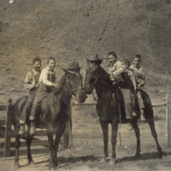 boys_on_horses