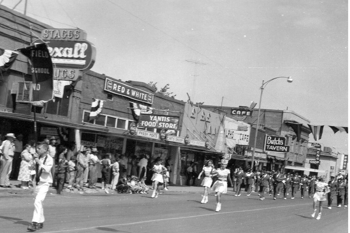 Parade marching by the Yantis Red & White Yantis Food Store